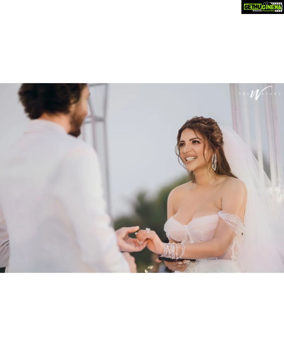 Shama Sikander Instagram - A moment in infinity ♾💍🤍 . . @jamesmilliron . . Shot By:- @theweddingstory_Official Gown By:- @millanova James’s suit:- @niveditasaboocouture Jewellery:- @amisukhadia Make Up By:- @kanika.world Hair By:- @hairbyrajabali Wedding planning:- @noureenmorani @karansoorma Wedding invitation:- @puneet_gupta_invitations . . . #jamsham #finally #loveofmylife #isaidyes💍 #couplegoals #bride #goa #desitinationwedding #love #life #together #blessed #happiness #blessedus #loveisbeautiful #wedding #whitewedding💕 Goa