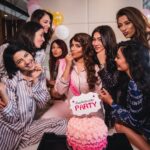 Shama Sikander Instagram - My Pyjama Army…. @poppyjabbal @supreetbedi13 @soniahays @jamelacemo @geometric.beauty @amisukhadia @vanessabwalia 📸 Photographer:- @peppermintpictures.co.in Make Up By:- @winnie1686 @makeupbykomalhire Hair By:- @pratibhanalla Robes By:- @wedding_lounge Location:- @stregismumbai . . #bachelorparty #girls #pajamaarmy #bridetobe #shamasikander #shamajames #blessed #happiness💕 #gratitude The St. Regis Mumbai