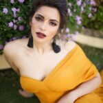 Shama Sikander Instagram - Aankhein thi jo keh gayi sab kuch, Lafz hote toh mukar gaye hote.... . . . #beautiful #eyes #soul #nature #gratitude #love #pure #happiness #motivation #positivevibes #inspiration #believe #blessed #shamasikander Mumbai, Maharashtra