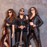 Shama Sikander Instagram - Our song #Majnu2 is rocking on reels, the very simple reason being this dance step has been created by the the great @mithunchakrabortyofficial ji. So everyone just go and dance to #Majnu2.. Mika Singh and I will share all your videos on his snd my Instagram! Watch the full video of 'MAJNU 2' only on @musicandsoundofficial YouTube channel. @mikasingh @iamraailaxmi @shamasikander @sumitsethiofficial @iamavitesh @musicandsoundofficial