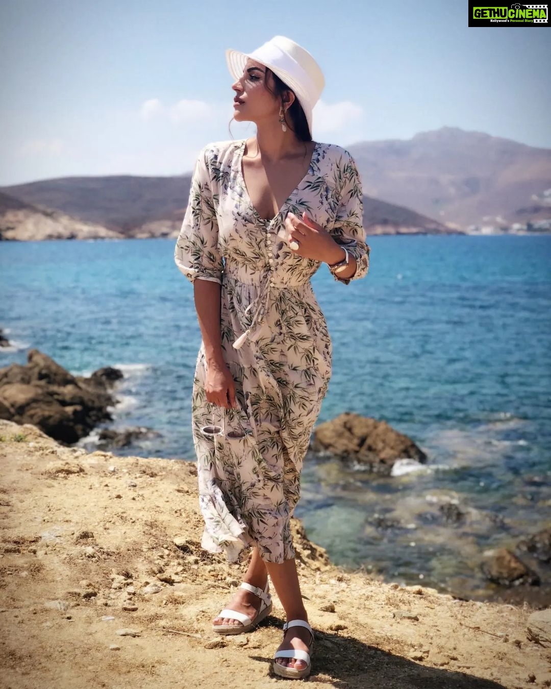 Shama Sikander Instagram - Love…. Light…. Growth ♥️😇 . . . #happysunday #loveyourself #beautiful #love #blessed #fearlessly #authentic #style #picoftheday #shamasikander #explore #like #share #comment