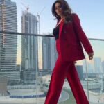Shama Sikander Instagram - Woman 👠 #sassy #style #photoshoot #shootdairies #explore #stelitoes #dubai #explorepage #traveldairies #shamasikanderreels #shamasikander #reelsinstagram #reelkarofeelkaro #reelitfeelit