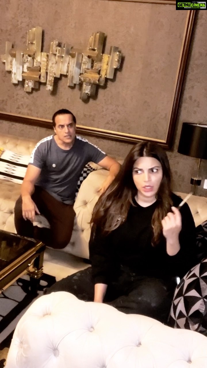 Shama Sikander Instagram - Every mans dilemma …. Do you agree???? Write in comments below #funny #sunday #remedy #fun #funnyvideos #funnyreels #friends #funnyus #laughter #wearecrazy #happysunday