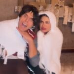 Shama Sikander Instagram - We get crazy when he’s hereee….😂😂😂🤣 @jasbinag 🤗♥️😘 #comedy #original #funny #funnyreels #laugh #laughter #pushpa #pushpamovie #crazy #friends #friendship ##friendshipgoals #youandme #love #you