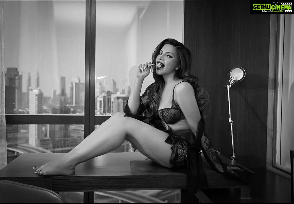 Shama Sikander Instagram - Iβm a Happy girl in my Happy World π π§Ώπππ»ππ» . . . #blessed #shukar #love #life #gratitude #happymood #iamlove #blessed #shamasikander #exploremore #like #share #comment
