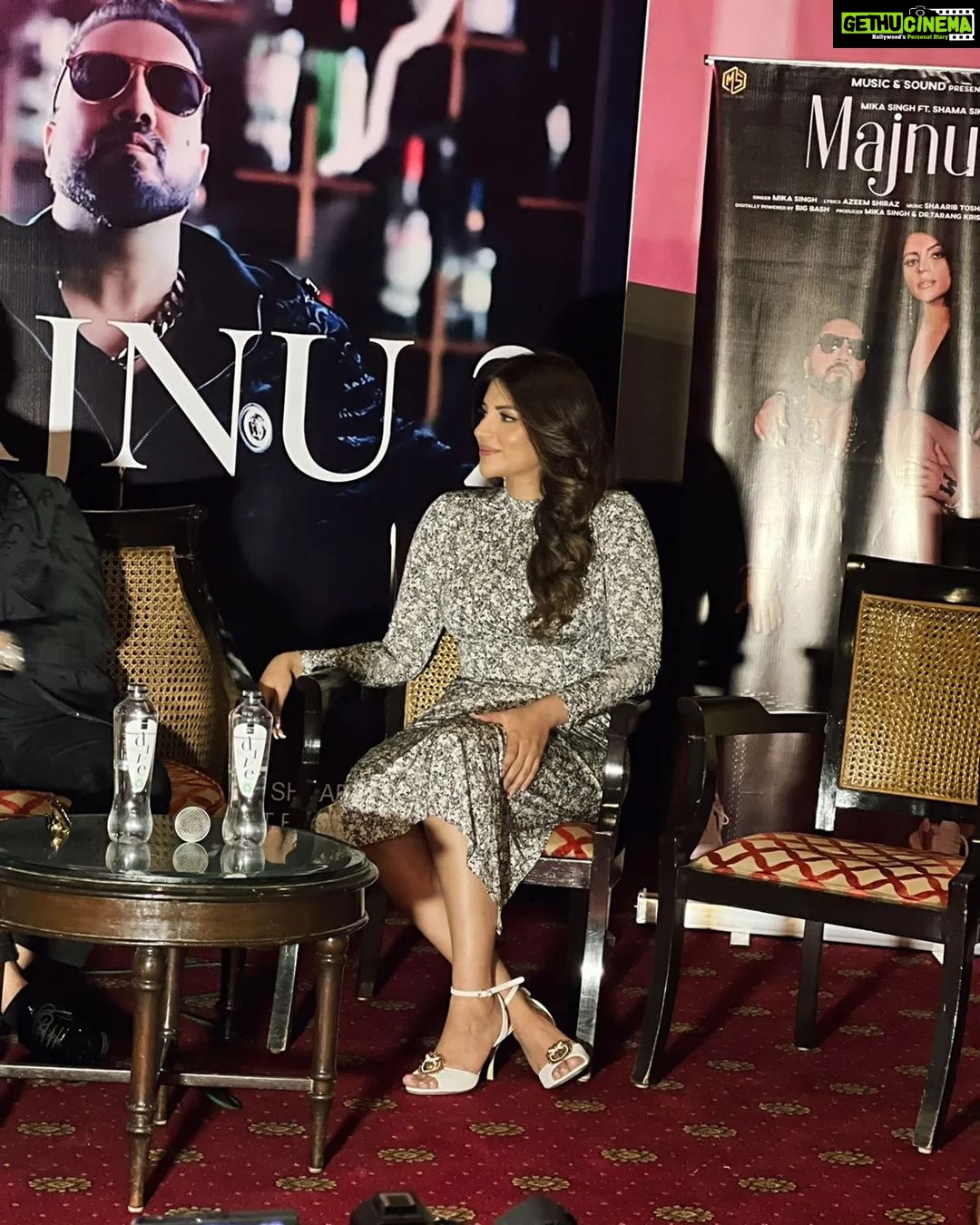 Shama Sikander Instagram - Thank you Delhi for all your Love…♥️😇🙏🏻 . . . #majnu2 #pressconference #delhi #newsong #bollywoodsong #actresslife #love #respect #blessed #happy #shamasikander Delhi, India