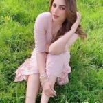 Shama Sikander Instagram - Le chalo mujhe in baharon me, un pahadon pe…. Wohin meri rooh hai wahin hai mera aashiyana😍🥰 #nature #natureheals #majormissing #love #naturelovers #nature #soul #love #soulful_moments #missing #usa #ohio #mybabyshome #hometown #america #green #earth #lushgreen #greenery