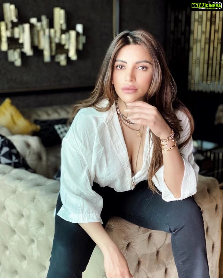 Shama Sikander Instagram - Be fearlessly Authentic.... . . . #loveyourself #beautiful #love #blessed #fearlessly #authentic #photography #style #picoftheday #shamasikander #explore #like #share #comment #trend
