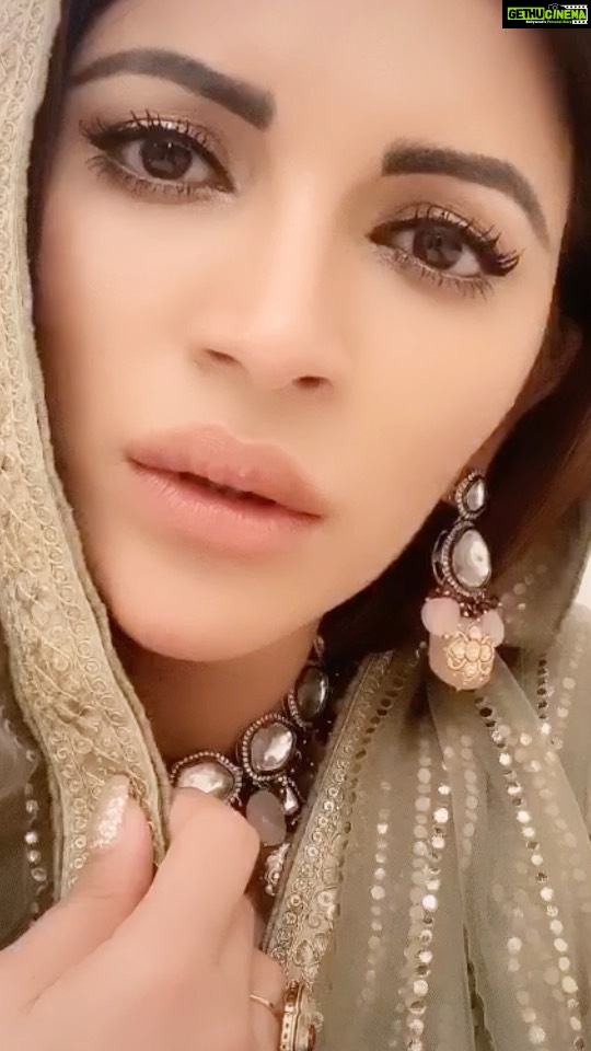 Shama Sikander Instagram - Dev aur paro ki kahani aaj ki zubani…😆😆 #comedy #devdas #comedyvideos #funny #indianmovie #movies #actor #actorslife #reelitfeelit