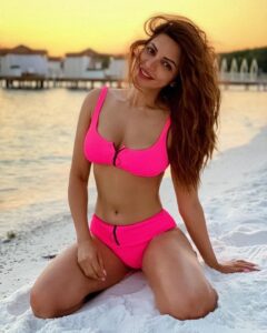 Shama Sikander Instagram - Sandy toes, Sunkissed nose, That’s what i miss the most... . . . #throwback #turkey #bodrum #beautiful #beach #bikini #pink #whitesand #love #weather #sunkissed #traveldiaries #positivevibes #loveyourself #shamasikander