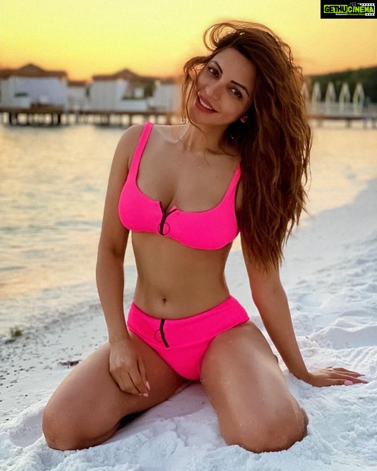 Shama Sikander Instagram - Sandy toes, Sunkissed nose, That’s what i miss the most... . . . #throwback #turkey #bodrum #beautiful #beach #bikini #pink #whitesand #love #weather #sunkissed #traveldiaries #positivevibes #loveyourself #shamasikander