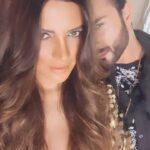 Shama Sikander Instagram - Friends for life…..in #light and in #darkness😇🤗🤗♥️ @pavan__anand #friendship #loveyouforever #transition #transitionreels #transitionvideo #truefriends #love #respect #fun #life #togatherness #reels #friendslikefamily