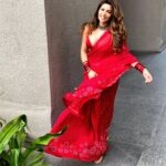 Shama Sikander Instagram - Nothing is more Prettier then wearing a Beautiful Smile with Beautiful Saree ❤️ . . . #beautiful #smile #saree #love #mashaallah #blessed #positivevibes #inspiration #loveyourself #shamasikander #happiness #positivevibesonly Mumbai, Maharashtra