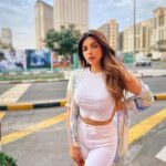 Shama Sikander Instagram - The day was perfect for me .... Swipe left for the next pose ➡️ . . . #beautiful #style #dubai #travel #love #yourself #life #blessed #happiness #positivevibes #inspiration #shamasikander #explore #like #share #comment Dubai, United Arab Emiratesدبي