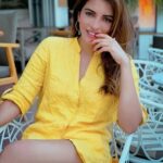 Shama Sikander Instagram - My Insta family Aap meri wo khushi ho jo mein kabhi kisi ko na dun❤️ . . . #beautiful #smile #yellow #loveyourself #goodvibes #gratitude #blessed #positivevibes #comment #like #share #shamasikander Mumbai, Maharashtra