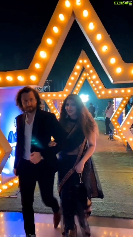 Shama Sikander Instagram - Shaadi Waadi and more….@jamesmilliron #sasuralmeinjawangi🙈 #bollywoodstyle #loveintheair #shaadiseason #love #spreadpositivity #shamasikander #reelsinstagram #reelitfeelit #reelkarofeelkaro #instagram