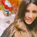 Shama Sikander Instagram - Its Xmas time of the year… #happyholidays everyone. Stay safe and jolly because #santaclaus is hereeeee ho ho hoooo 🎅🥳 #happy #travel #traveller #holiday #holidayseason #begins #love #joy #goodhealth and #peace to all ♥️😇