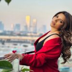 Shama Sikander Instagram - Which one you like 1 or 2 ?? Write in comments below... . . . #beautiful #style #dubai #travel #love #yourself #life #blessed #happiness #positivevibes #inspiration #shamasikander #explore #like #share #comment Dubai, United Arab Emiratesدبي