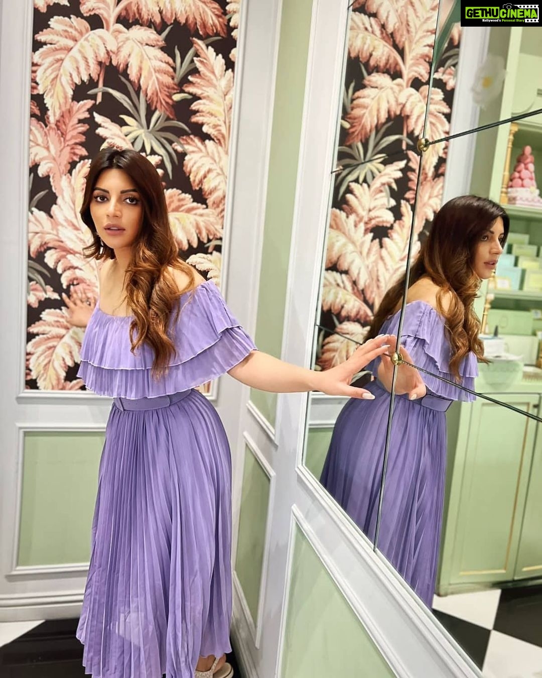 Shama Sikander Instagram - Lilac...💜 . . . #loveyourself #beautiful #love #blessed #photography #dubaidairies #style #fun #picoftheday #shamasikander #explore #like #share #comment Dubai, United Arab Emiratesدبي