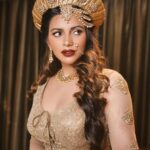 Shama Sikander Instagram - Hum Ishq karen aur charche na Ho, aisa gunguna Ishq hum nahi karte.... . . . #beautiful #indianwear #photooftheday #positivevibes #inspiration #loveyourself #shamasikander #happiness #like #share #comment #trend #explore Mumbai, Maharashtra