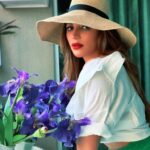 Shama Sikander Instagram - A Dreamer that's what she was.... . . . #loveyourself #beautiful #love #blessed #photography #style #fun #flowers #picoftheday #shamasikander #explore #like #share #comment Mumbai, Maharashtra