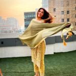 Shama Sikander Instagram - In the flow….😇 . . . #beautiful #sunset #indianwear #mumbai #photooftheday #love #life #positivevibes #inspiration #loveyourself #shamasikander #happiness #like #share #comment #trend #explorepage Mumbai, Maharashtra