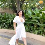 Shama Sikander Instagram - Let’s just skip to the good part then shall we?? #redcarpet #look #filmfare #acler #dress #white #love #fun #actor #bollywood #actorslife #trending #trendingvideo #viral #viralvideos