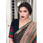 Shama Sikander Instagram - Sundar Susheel Gharelu…☺️ . . . #beautiful #me #saree #indianwear #shamasikander #loveyourself #loveyourlife #happiness #blessed Mumbai, Maharashtra