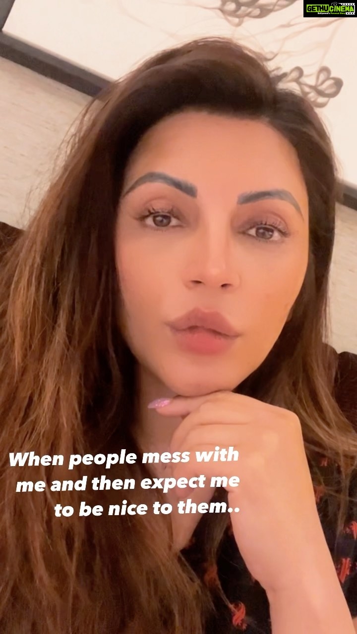 Shama Sikander Instagram - 😂😂😂 this one is seriously funny 😳😂 #cardib #funny #funnyvideos #funnyreels #comedy #comedyvideos #memes #mood #funnygirl