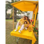 Shama Sikander Instagram - Yellow yellows dirty fellowssss…. What a fun filled afternoon at @gurpreetbedi_22 @kapilarya Mehandi.. The theme was yellow and everyone followed it to… indian weddings.. Naach Gaana… shaadi ka mahaul…, waah ji waahhh…🎉🥳🥳🥳😇♥️ . . . #mehandi #backtokg #yellowtheme #indianwedding #shaadikaseason #fun #crazy #shamasikander #friends #happiness #enjoy #haldiceremony #happyme #friendslikefamily #bandbajabaraat #bridetobe #haldified #attire #traditional #indianwedding