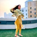 Shama Sikander Instagram - In the flow….😇 . . . #beautiful #sunset #indianwear #mumbai #photooftheday #love #life #positivevibes #inspiration #loveyourself #shamasikander #happiness #like #share #comment #trend #explorepage Mumbai, Maharashtra