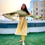 Shama Sikander Instagram - In the flow….😇 . . . #beautiful #sunset #indianwear #mumbai #photooftheday #love #life #positivevibes #inspiration #loveyourself #shamasikander #happiness #like #share #comment #trend #explorepage Mumbai, Maharashtra