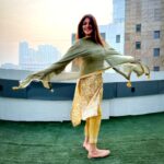 Shama Sikander Instagram - In the flow….😇 . . . #beautiful #sunset #indianwear #mumbai #photooftheday #love #life #positivevibes #inspiration #loveyourself #shamasikander #happiness #like #share #comment #trend #explorepage Mumbai, Maharashtra