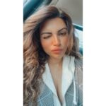 Shama Sikander Instagram - Light Acchi thi to selfie to banti hain kyun ?? ☺️ . . . #beautiful #me #selfie #shamasikander #loveyourself #loveyourlife #happiness #mood #blessed #positivevibes Mumbai, Maharashtra