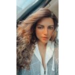 Shama Sikander Instagram - Light Acchi thi to selfie to banti hain kyun ?? ☺️ . . . #beautiful #me #selfie #shamasikander #loveyourself #loveyourlife #happiness #mood #blessed #positivevibes Mumbai, Maharashtra