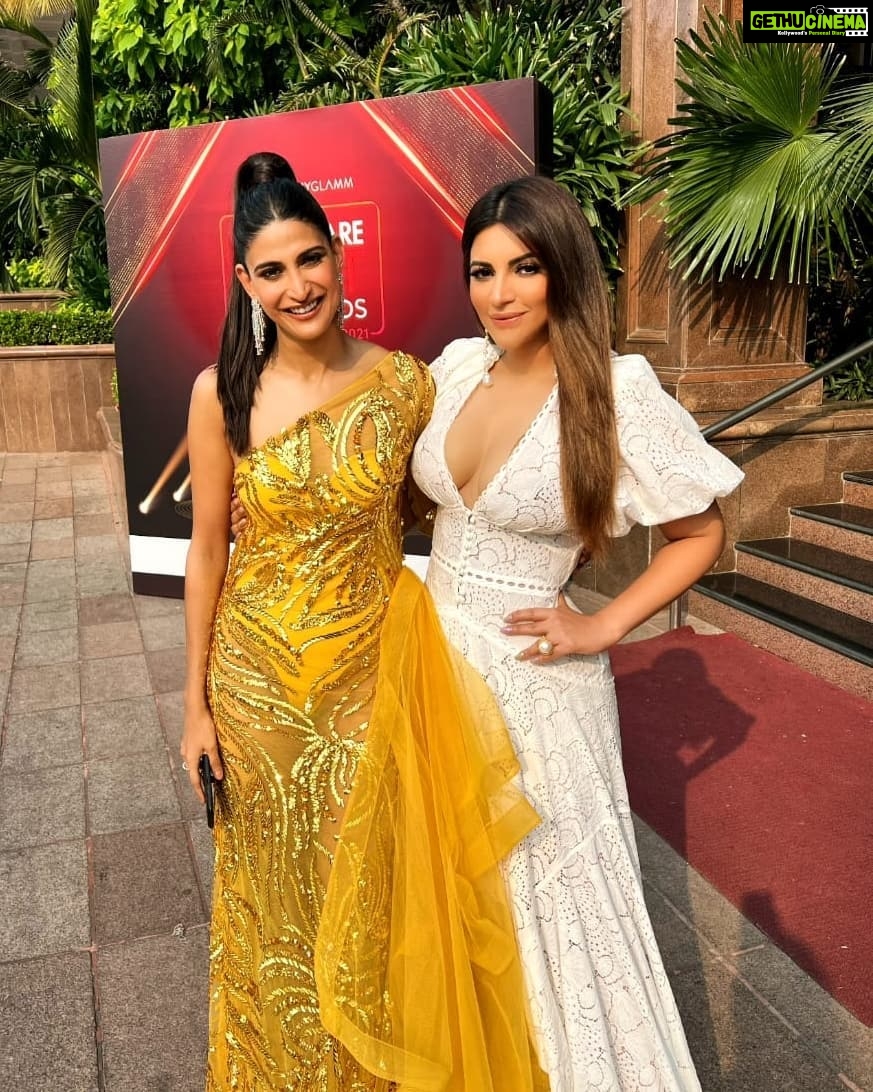 Shama Sikander Instagram - At Filmfare Red Carpet Glam.... @filmfare . . . #filmfare #MyglammfilmfareOTTawards #actorlife #shamasikander #gratitude #love #happiness #positivity #loveyourself #believe #blessed