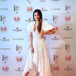 Shama Sikander Instagram - At Filmfare Red Carpet Glam.... @filmfare . . . #filmfare #MyglammfilmfareOTTawards #actorlife #shamasikander #gratitude #love #happiness #positivity #loveyourself #believe #blessed