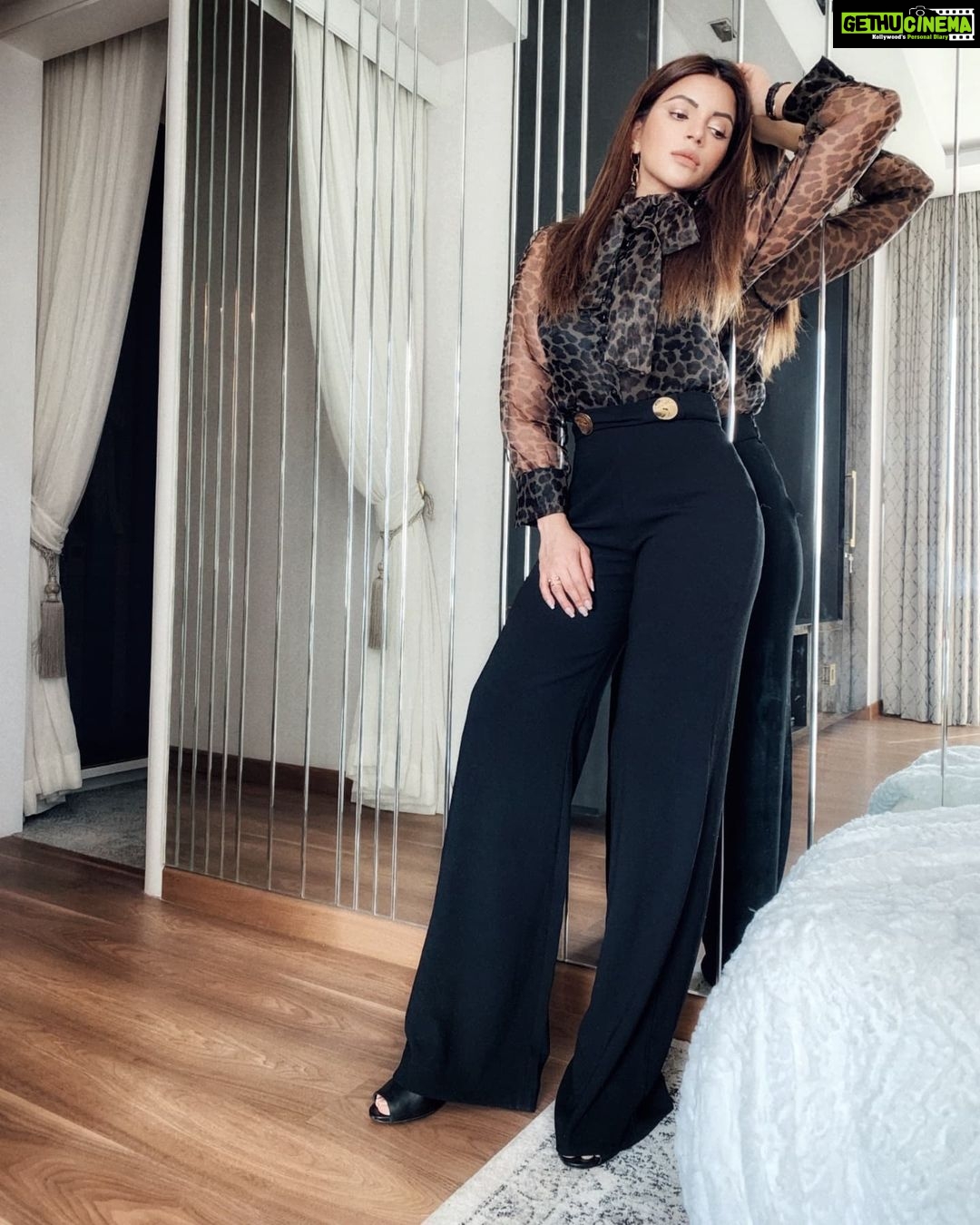Shama Sikander Instagram - Your style is your brand…😎 . . . #beautiful #style #love #yourself #life #blessed #happiness #positivevibes #inspiration #shamasikander #explore #share Mumbai, Maharashtra