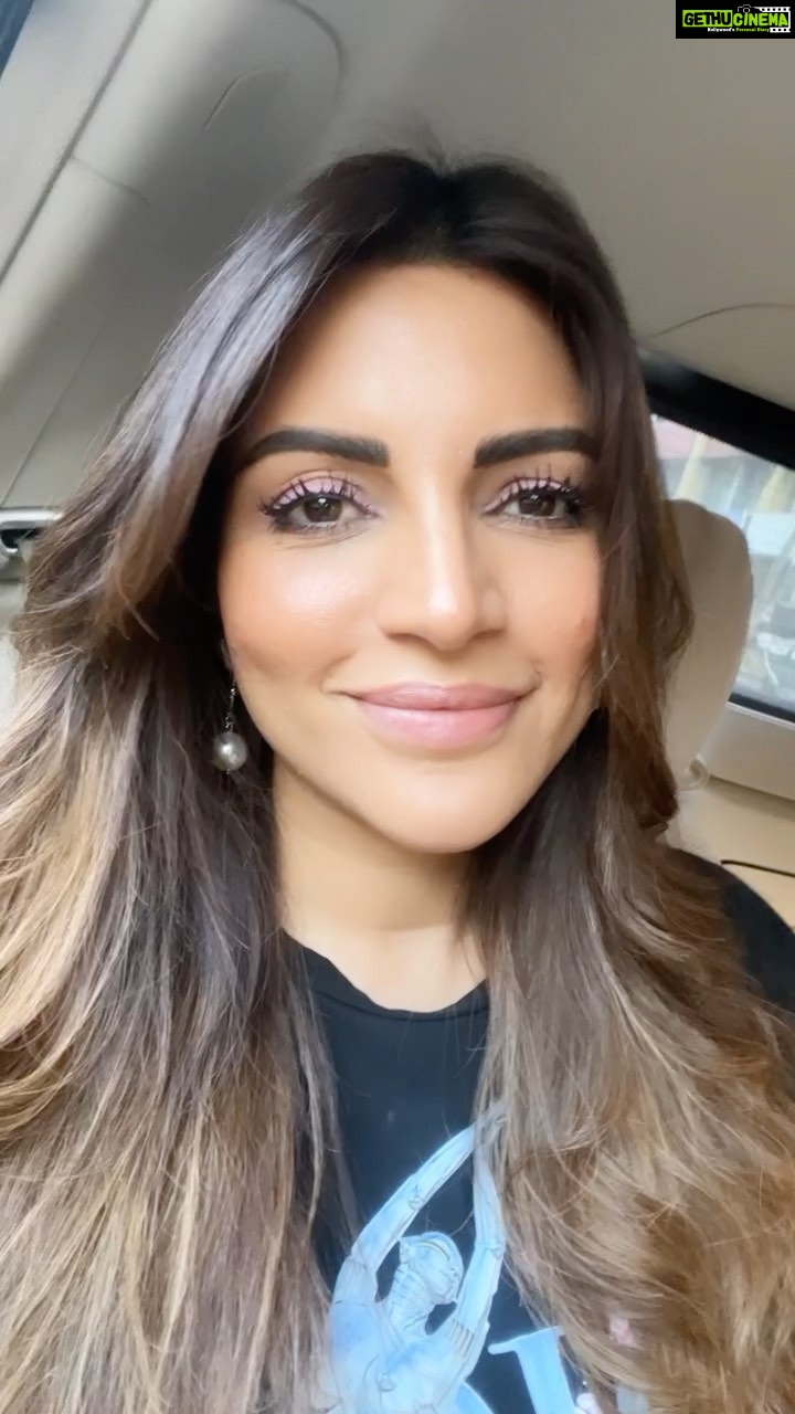 Shama Sikander Instagram - Aaj ka gyan… agar ladhki se galti ho jaye to kasoor kiska hai??? Write in comments below…. #comedy #life #lifestory #girls #comedyvideos #comedyreels #funny #laughter #laughteristhebestmedicine #keeplaughing