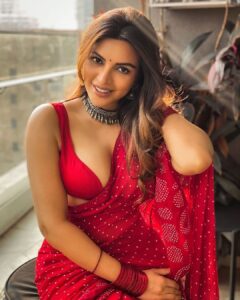 Shama Sikander Instagram - Suno muskura dete ho meri her baat per, sunte bhi ho ya Ishq ho gaya hai??..❤️
.
.
.
#beautiful #smile #saree #love #mashaallah #blessed  #positivevibes #inspiration #loveyourself #shamasikander #happiness #positivevibes