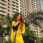 Shama Sikander Instagram - Har ek dastoor se bewafai, maine shiddat se hai nibhai. Raaste bhi khud hai dhundhe aur manzil bhi khud banayi..... . . . #loveyourself #picoftheday #yelllowlove #smile #shayari #loveyourlife #shamasikander #happiness💕 #cool #gratitude #mumbailife #homesweethome Mumbai, Maharashtra