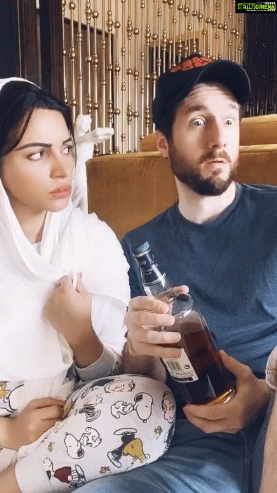 Shama Sikander Instagram - Jab patni daru peene ki permission de to samajh lo…. ….. ……. Fill in the blanks??? #comedy #funny #funnyvideos #shadi #marriedlife #comic #entertainment #funnyreels #reelitfeelit #reelkarofeelkaro @jamesmilliron