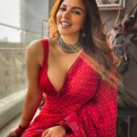 Shama Sikander Instagram - Wo jo muskura de to udasiyaan bhi kahti hai Masha Allah..!! . . . #beautiful #smile #saree #red #love #mashaallah #blessed #positivevibes #inspiration #loveyourself #shamasikander Mumbai, Maharashtra