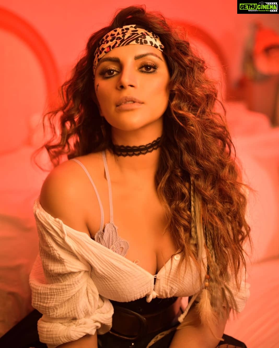 Shama Sikander Instagram - She wasn't Looking for a Knight, she was Looking for a sword.... . . . #beautiful #nature #gratitude #love #positivevibes #inspiration #believe #loveyourself #shamasikander #trending #viral #like #share #comment Mumbai, Maharashtra