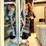 Shama Sikander Instagram - ताउम्र बस एक ही सबक याद रखिए इश्क़ और इबादत में नियत साफ रखिए🖤 . . . #love #shyari #indianwear #style #fashion #happiness💕 #influencer #shamasikander