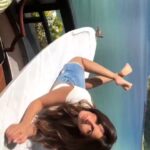 Shama Sikander Instagram - Aaja tujhe baharon me le chalu….#reelitfeelit #reelinstagram #classy #trending #followtrend #shamasikander #viral #likes #share #comments #actorlife #reelkarofeelkaro