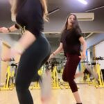 Shama Sikander Instagram - Bcoz its never not fun to dance… #love #dance #dancevideos #dancereels #neice #dancelove #fun #swag #blessed #day #feeling #great #whataday 😇🙏🏻 #gratitude @sara__gesawat_