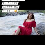 Shama Sikander Instagram - Jab hawaon me ishq udhta dikhayi dene lag jaye… tab samajh jana…#gratitude #gratitudequotes #ifeelblessed #blessedsoul #bandi #rehmat #world #traveller #switzerland #beautiful #extremebeauty #awestruck 🥰