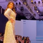 Shama Sikander Instagram - Walking the walk….Walk like you own it… #fashionweek shot by @pranjali_nigudkar #timesfashionweek #rampwalk #celebrity #showstopper #diva #divalicious #delicious #gorgeous #white #angel #angelic #reelitfeelit