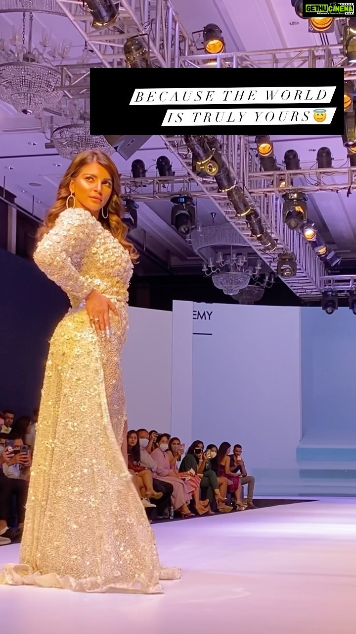 Shama Sikander Instagram - Walking the walk….Walk like you own it… #fashionweek shot by @pranjali_nigudkar #timesfashionweek #rampwalk #celebrity #showstopper #diva #divalicious #delicious #gorgeous #white #angel #angelic #reelitfeelit